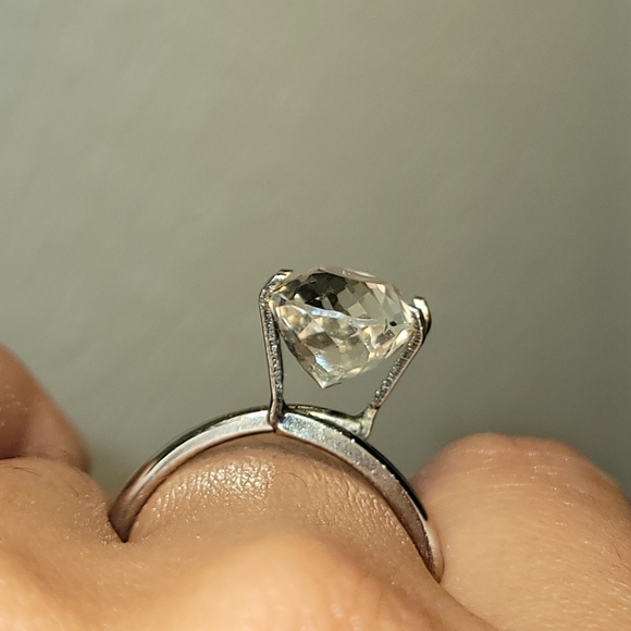 Gorgeous 6 Carat White Zircon - Picture 13 of 17